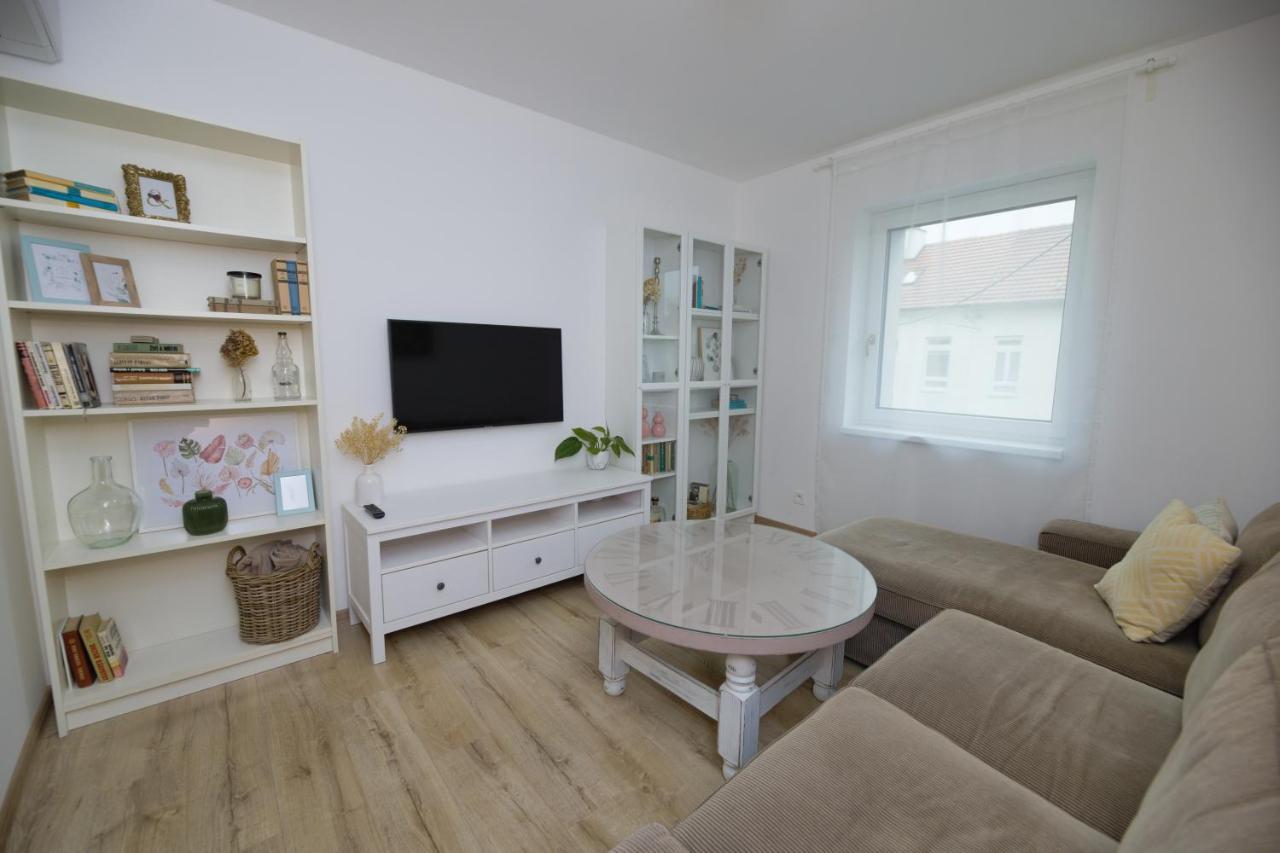 Apartament - Folk District *